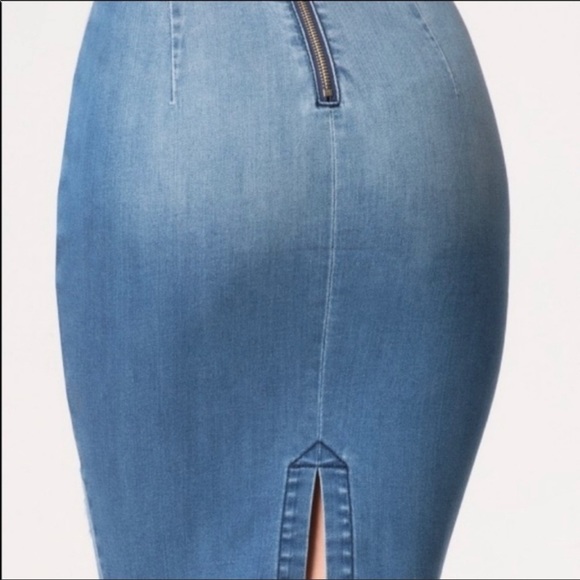 Bebe denim skirt with golden buttons NWT - Picture 9 of 9